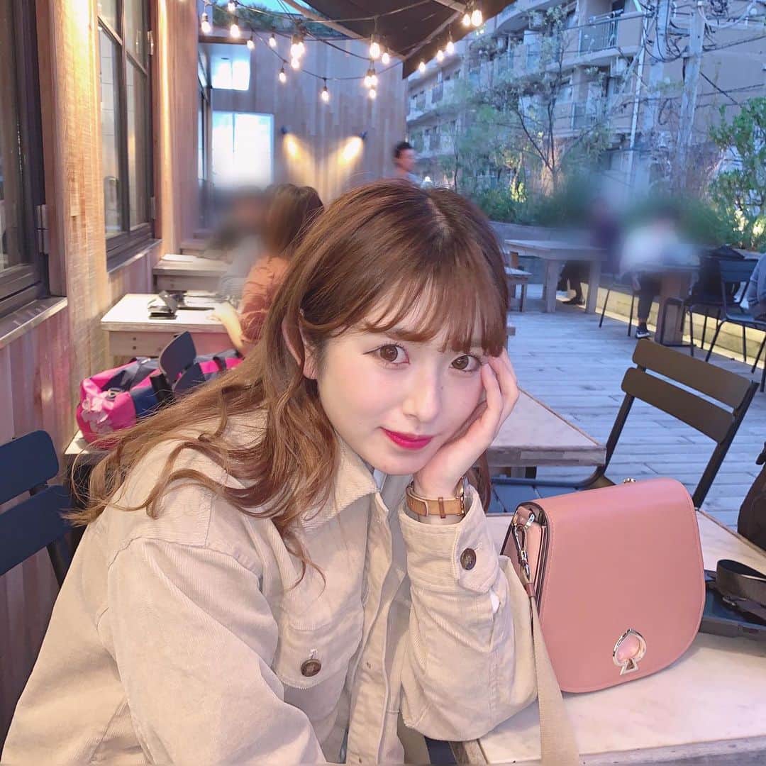 青木菜花のインスタグラム：「.﻿ .﻿ じー。😶笑﻿ この間まつパをかけなおしにいってきたんだけど﻿ めちゃめちゃメイクが楽😶❤﻿ .﻿ .﻿ #まつげパーマ #カフェ #カフェ巡り #代官山カフェ #代官山 #まつエク #まつパ #instalike #instagood #instalove」