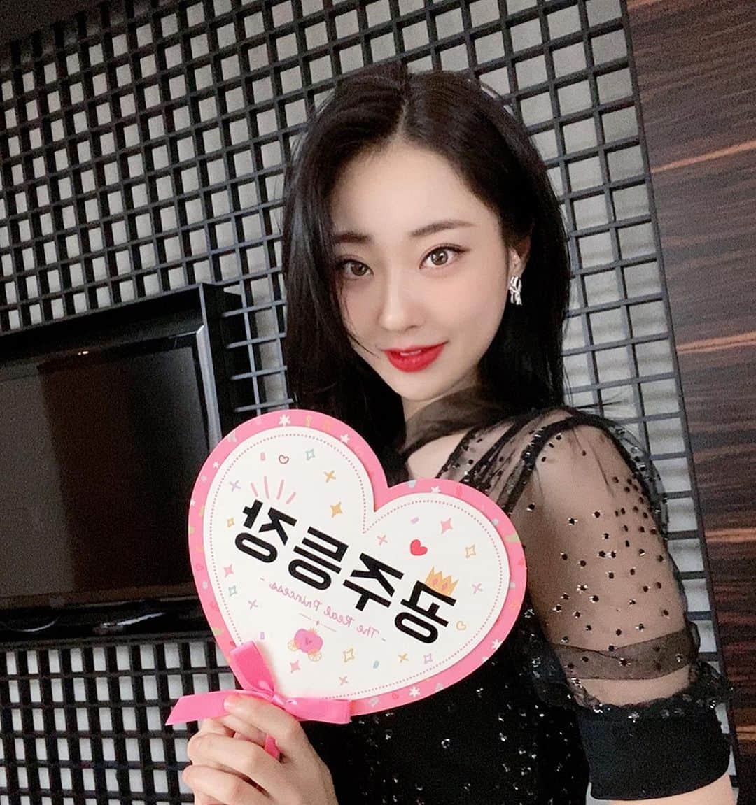 ギョンリ のインスタグラム：「나 뭐가 달라졌는지 아는 사람!!!!!!!!!」