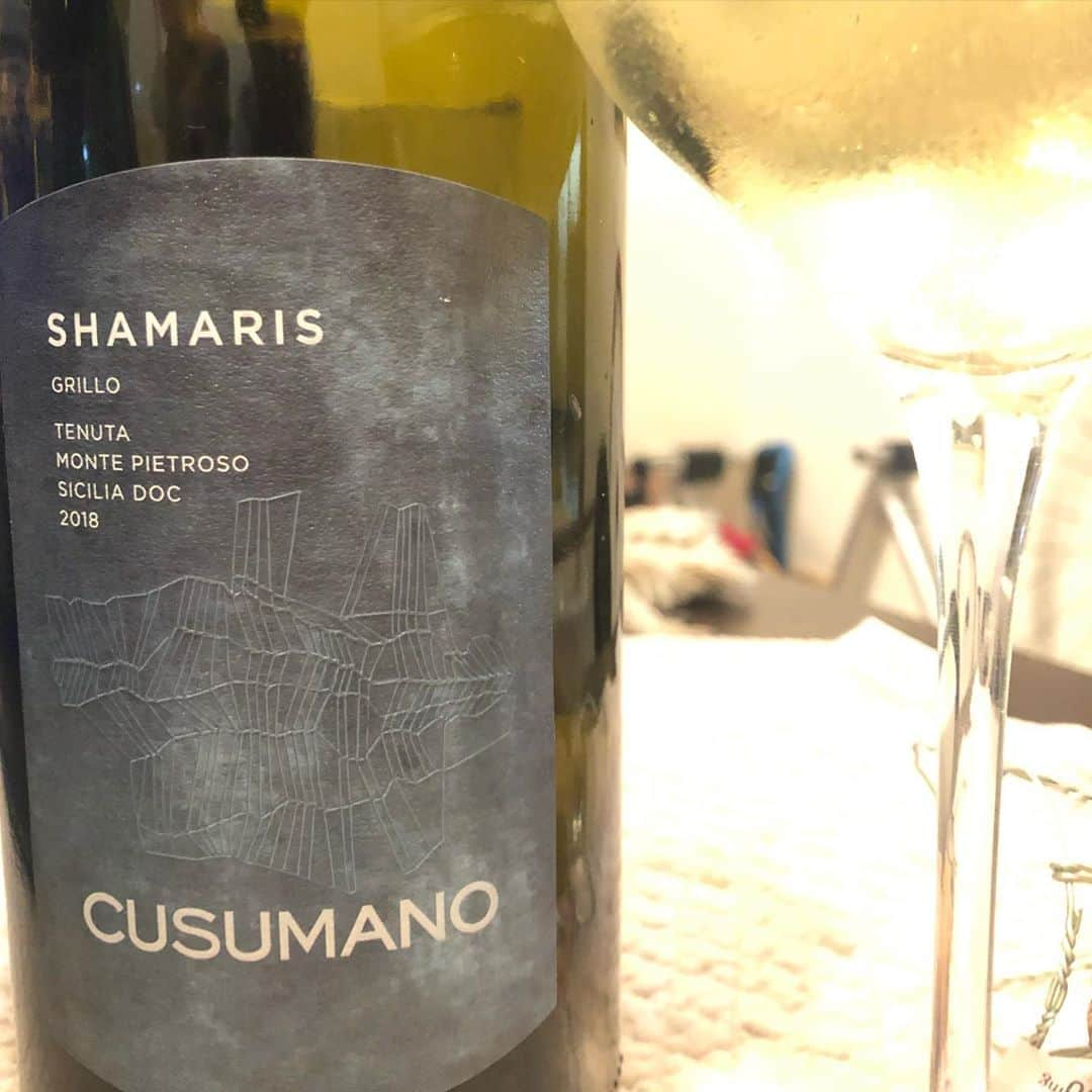 宮澤崇史のインスタグラム：「Shamaris  食事に合う🍽良きdaily wine #shamaris #sicilia #siciliawine ##cusmano #2018 #montepietroso」