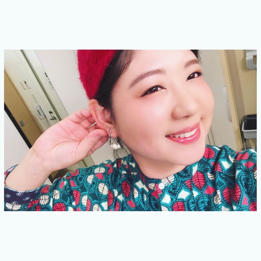 馬場園梓さんのインスタグラム写真 - (馬場園梓Instagram)「へい♪  １月１８日(土)放送の、  読売テレビ 「特盛！よしもと 今田・八光のおしゃべりジャングル」 に出させていただいております！  おひる11時55分〜！ なにとぞ、 よろしくお願いいたします。  こちらの素敵なお衣装は  リーフ柄シャツ、 ニットスカート、 ファーターバン→@robson.st  他 スタイリストさん私物です。  ですので  ルン♪  #yeah #nice  #特盛 #よしもと #読売テレビ #ytv  #シャツ #ニットスカート  #イヤリング #ターバン #robson.st #球体 #ご機嫌 #ルン♪」1月9日 21時49分 - babazonoazusa