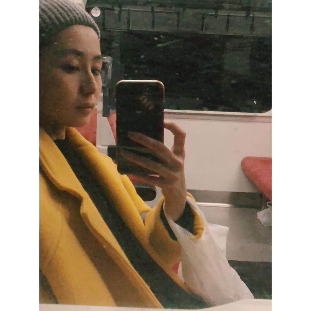 水戸悠夏子さんのインスタグラム写真 - (水戸悠夏子Instagram)「今年はまだあまり登板させていなかったお気に入りのコート。どこ行っても褒められる。 久しぶりに電車に乗りました。 #tadayoi#新潟#realitystudio」1月9日 22時02分 - mitoyukako