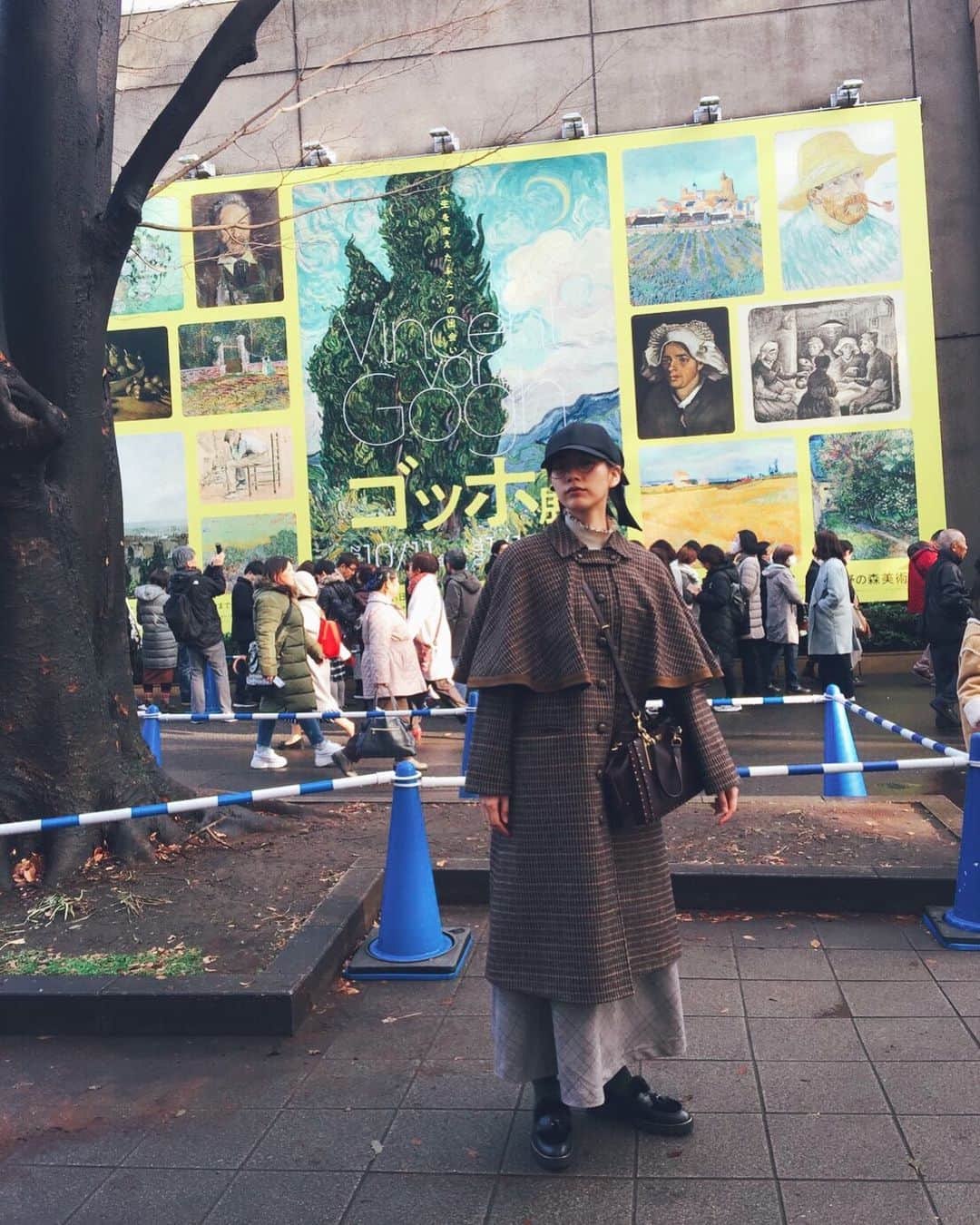 のん（能年玲奈）さんのインスタグラム写真 - (のん（能年玲奈）Instagram)「昨日、上野の森美術館に行ってきた。ゴッホの手紙で絵を繋いでいく展示が素敵でした🖼 凄かったなあ〜〜。 #ゴッホ展」1月9日 22時11分 - non_kamo_ne