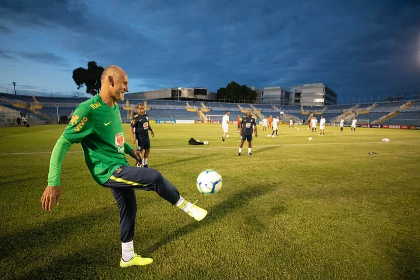 クラウディオ・タファレルさんのインスタグラム写真 - (クラウディオ・タファレルInstagram)「Treino para a partida contra a Itália 94!  HOJE na FOX Sports 21:30」1月10日 3時41分 - taffareloriginal