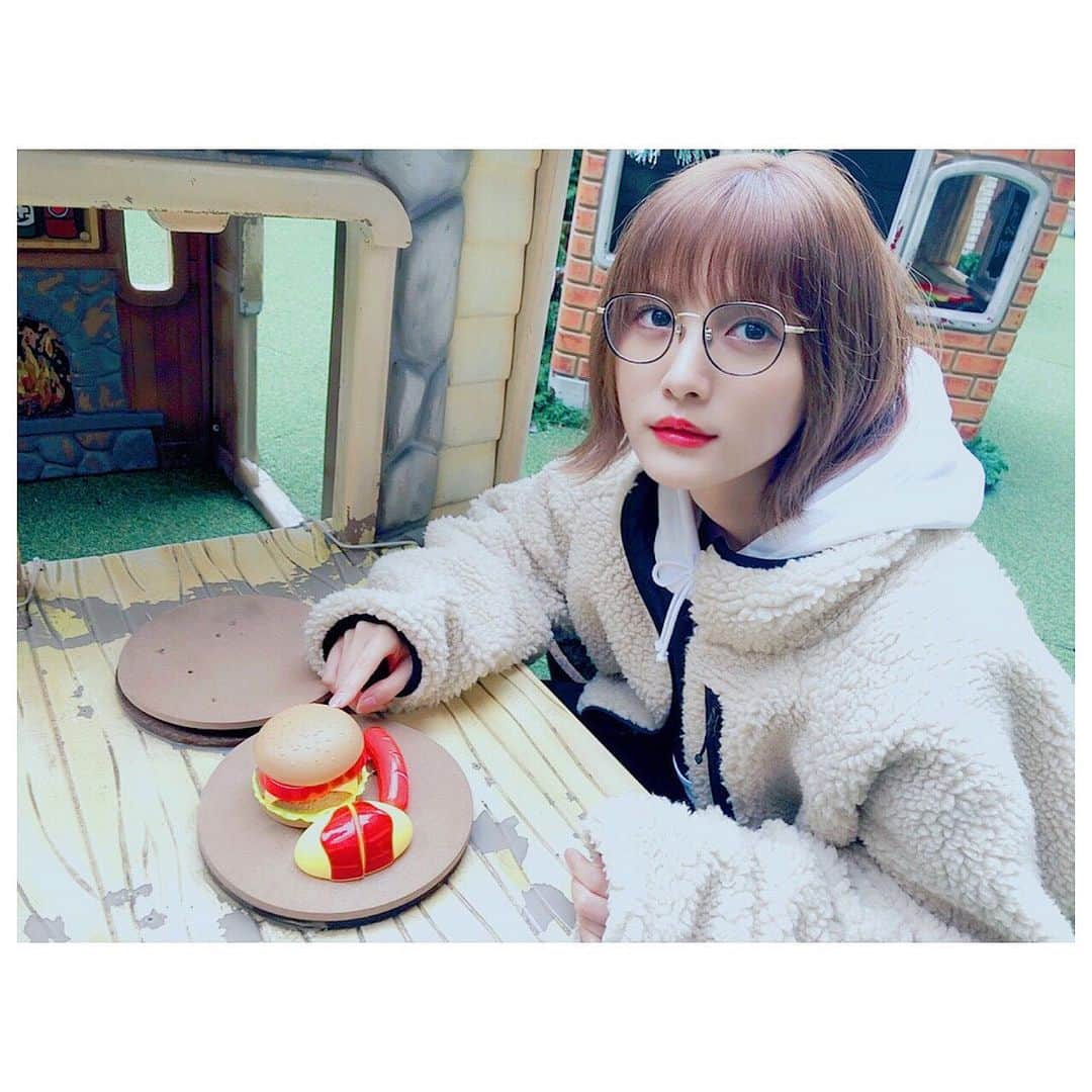 美沙玲奈のインスタグラム：「美味しそうだから食べたい🍔」
