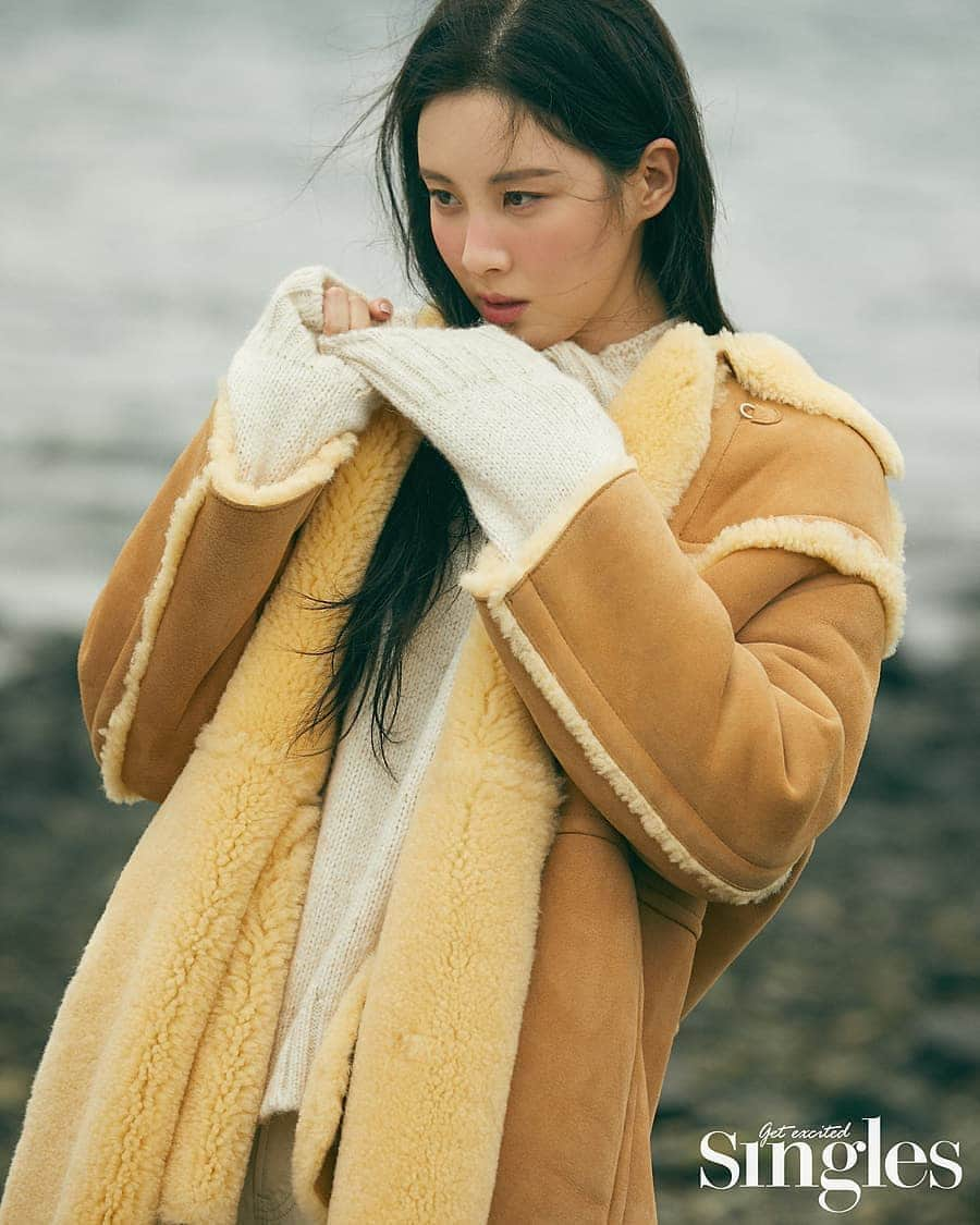 Just a girlさんのインスタグラム写真 - (Just a girlInstagram)「Seo Hyun @seojuhyun_s For SINGLES Magazine December Issue 💛 . . . . . . #서현 #SeoHyun #서주현 SeoJooHyun #koreangirl #맞팔 #셀스타그램 #셀카 #얼스타그램 #데일리 #선팔 #인스타그램  #l4l #f4f  #like4like #ootd  #おしゃれ #オシャレ #いいね返し #フォロー #韓国人 #韓国 #セルカ #自撮り #ファッション #フォロー」1月9日 22時13分 - cecithegirl