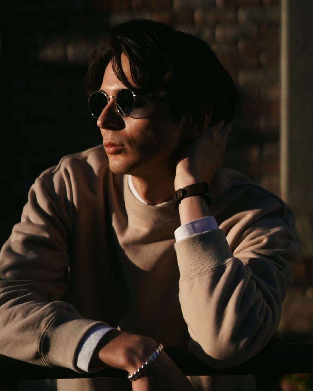 のインスタグラム：「before the sunset . photo: @superpandapresents 🙏🏻 #shades #oliverpeoples」