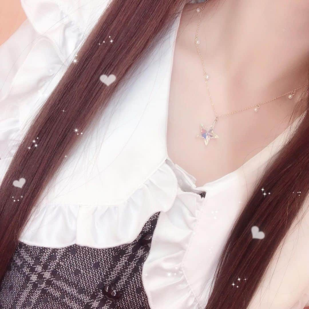 高木波夏のインスタグラム：「頂いたネックレスお気に入りでよく付けてます💎♡ ありがとう♡ . チェーンの部分にもパールついててすごく可愛いし、星もオーロラっぽくキラキラするの💭🤍 . アクセサリーってほんとに可愛いからいっぱい集めたいなあ . . . #mocatokyo #モカトーキョー #アクセサリー #accessory #ネックレス #ハラ塾DREAMMATE #HDM」