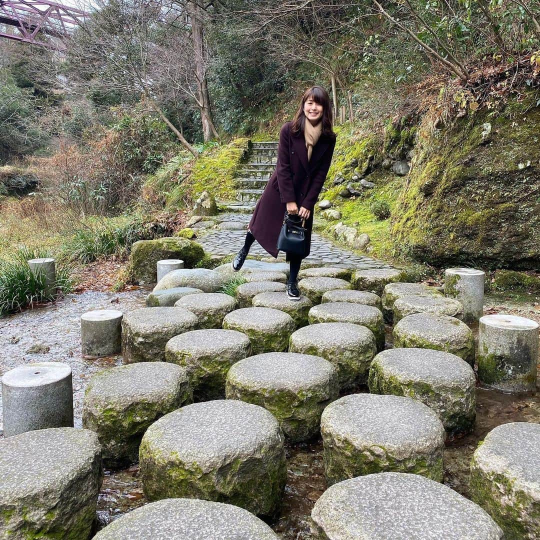 中島遥さんのインスタグラム写真 - (中島遥Instagram)「ちょっとした秘境てきな🙏 けん、けん、ぱって渡りたくなるような丸い岩でした😆✨ #撮影会#撮影#model#モデル#portrait#ロケ#ファインダー越しの私の世界#東京カメラ部#カメラ#一眼レフ#フォロー#カメラ女子#follow#japan#japanesegirl #中島遥#いいね#コメント#ありがとうございます」1月9日 22時21分 - haruka_nakashima