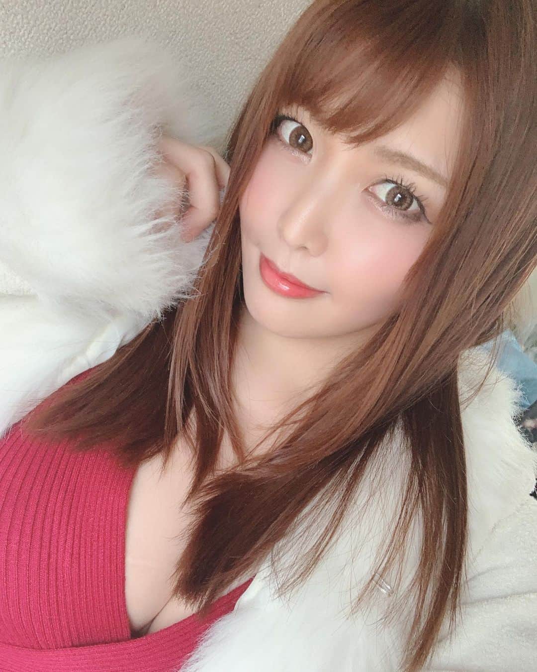 新村あかりのインスタグラム：「初めてRadixさんで撮っていただきました💕」