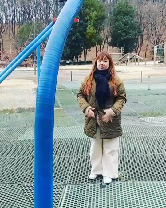のインスタグラム：「#デブチャレ  #足を地面につけずにぶら下がれるか」