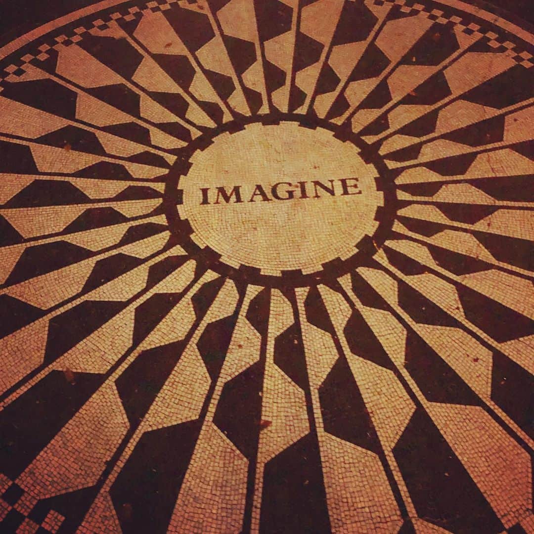 ラファエル・スバージさんのインスタグラム写真 - (ラファエル・スバージInstagram)「You may say I’m a dreamer... But I’m not the only one. #imagine #centralpark  #johnlennon」1月9日 22時38分 - raphaelsbarge