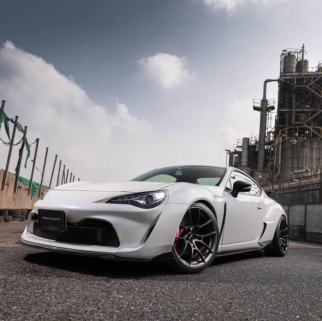 のインスタグラム：「86／BRZ  Body kit：@artisan_spirits #arsgt Wheel：@raysmsc #g025 Tire：@falkentire #fk510 Technical：@blitz.co.ltd. Turn signal mirror：@avestparts Graphic：@loopgraphics  www.artisanspirits.co.jp #toyota #subaru #86 #brz #artisanspirits #rays #falken #blitz #avest #loopgraphics #evasivemotorsports #butlertire #ravspec #jworksunlimited #premierautowerkz #suvproject #kanooperformance #車庫小舗 #nigeljdmparts #トラウム #car_life_staff #bondtokyo #bondosaka #advanced_auto_performance  #mr__lexus #jackspna #ottoautoservice」