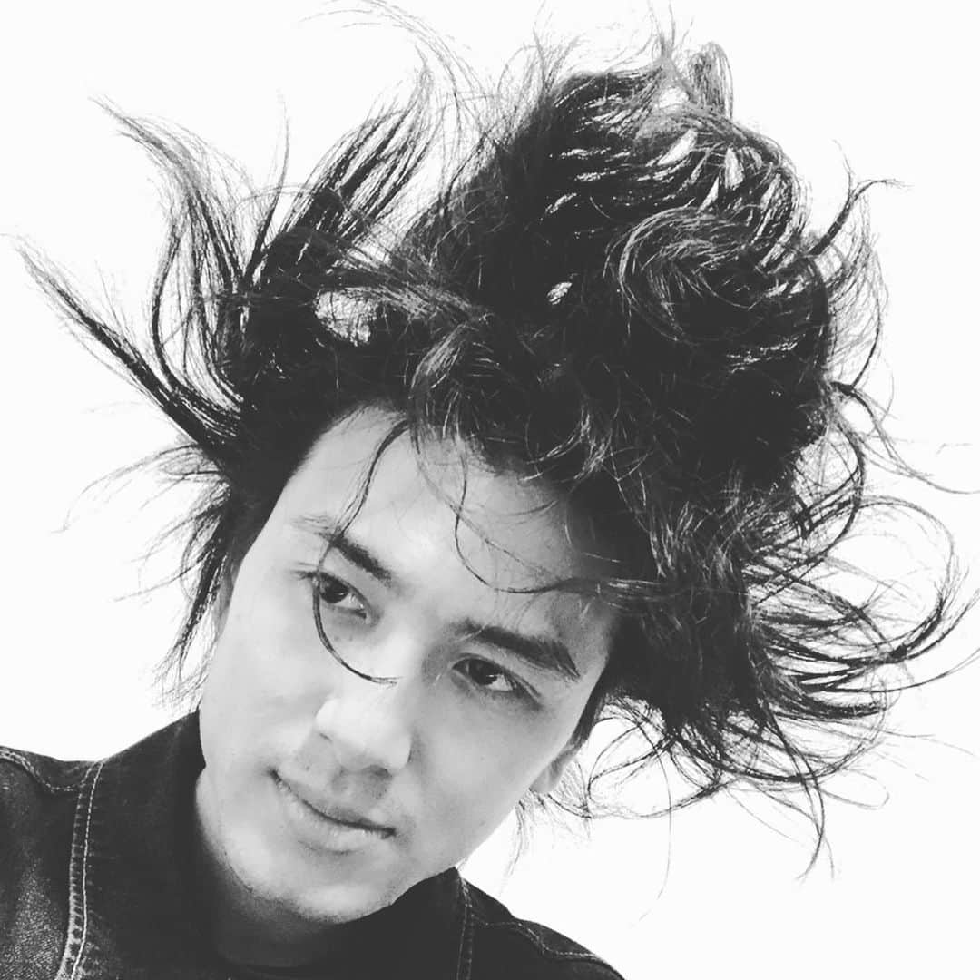 藤井風さんのインスタグラム写真 - (藤井風Instagram)「Cool wind in my hair」1月9日 22時48分 - fujiikaze