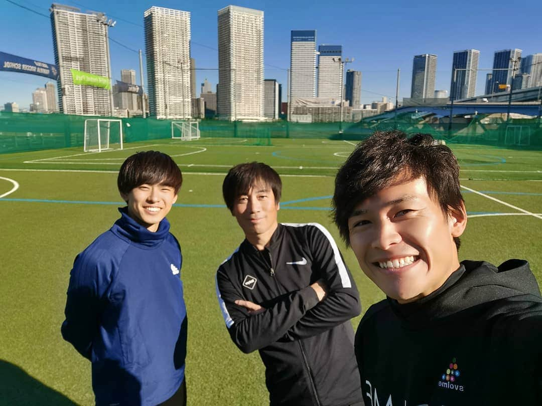 能登正人さんのインスタグラム写真 - (能登正人Instagram)「僕のサッカーのお師匠である中西哲生さん。 7年前に出会いトレーニングしていなかったら今も現役でやれていないだろうな。 それ程、答えを知れる。 どれだけ引き出しあるんだろうと毎度衝撃を受け自分の伸びしろを突きつけられる。 今年もまだまだサッカー上手くなりたい。 いや、なる。 今日は18歳の天才からも見て勉強させて頂きました。 何より彼は人として尊敬できるところが沢山。 刺激をありがとう。 #tokyo #training #サッカーのお師匠 #中西哲生 さん #伸びしろ万歳 #今年ももっと #サッカー上手くなりたい #練習あるのみ #色々あっても #毎日笑顔で #ありがとうございます」1月9日 23時10分 - masahitonoto