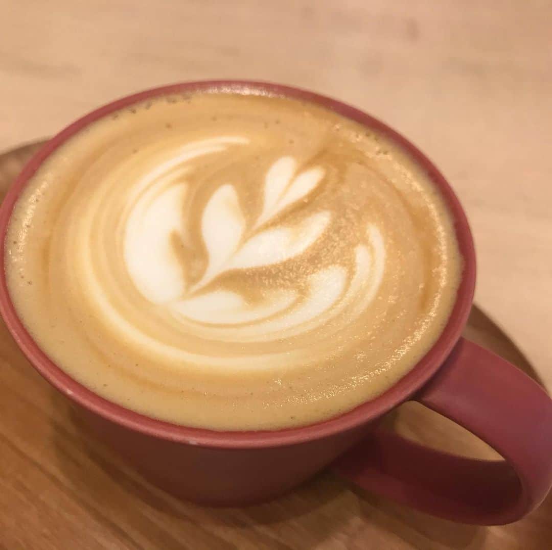 長澤彩子さんのインスタグラム写真 - (長澤彩子Instagram)「奈良駅近くの素敵カフェ☕️ 飲むのがもったいないくらい美しいラテアート。 ・・・飲んだけど。笑  #rokumeicoffee  #nara #cafe」1月9日 23時11分 - ayako212nagasawa