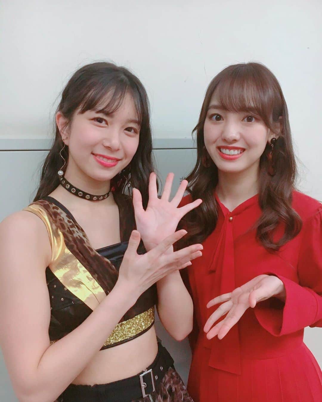 飯窪春菜のインスタグラム：「💜💜💜 ・ ・ 先日、ハロー！プロジェクトのコンサートにて推しのこぶしファクトリー井上玲音ちゃんと写真撮ってもらいました🥰♥️ ・ れいれい可愛いなあ、今年も可愛い！今年も最推し！ ・ ・ こぶしファクトリーが、3月30日をもって解散することが発表されました。 ・ こぶしファクトリーはみんながみんな、歌が上手でボイパもアカペラもすごいアイドルグループです。 こぶしのパフォーマンスが大好きだから、正直解散は悲しい…。 ・ でもその結果にたどり着くまで、それぞれがたくさん考えて、みんなで導いたことなのだと思ったら、これから先の一人一人の未来が明るく楽しいものになったら良いなと思いました。 ・ 3月まで、こぶしファクトリーを思いきり楽しんで、素敵な思い出いっぱいに過ごして欲しいですっ☺️ ・ これからこぶしファクトリーを聴く人も、彼女たちの魅力たくさん見つけてくださいねっ！🎤 ・ ・ ・ #こぶしファクトリー  #kobushifactory  #ハロプロ  #ハロープロジェクト  #井上玲音  #れいれい  #推しのいる生活  #はるなの毎日  #飯窪ってる」