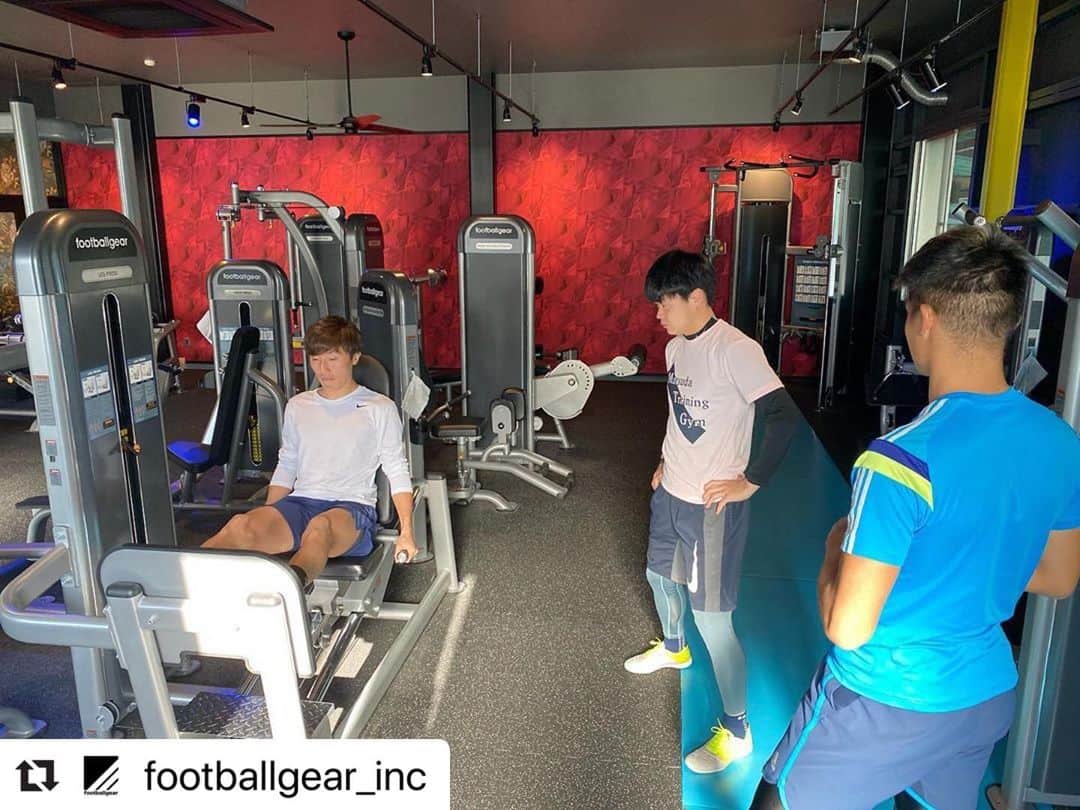 水野泰輔さんのインスタグラム写真 - (水野泰輔Instagram)「Repost→  2020年も現役Jリーガーのサポートさせていただいております。 天候にも恵まれ、本日もいいトレーニングができました！ フットボールギアではトレーニングの製品の販売から、大会、遠征の企画やアスリートのサポートまでさせていただいております。」1月9日 23時38分 - mizunotaisuke_official