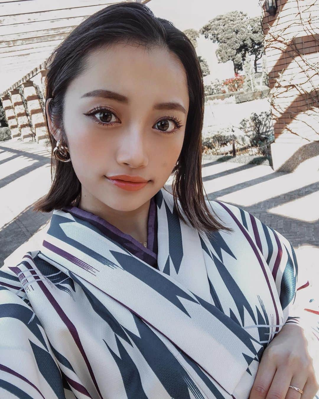 中嶋杏理さんのインスタグラム写真 - (中嶋杏理Instagram)「🌼𝕞𝕒𝕜𝕖 𝕦𝕡🌼﻿ ﻿ 最近はまつ育のお陰でまつ毛も伸びてきて﻿ 自まつ毛でも盛れるようになってきた🙆🏼‍♀️﻿ ﻿ この日のカラコンは、﻿ @candymagic_official のprivate03👀﻿ ﻿ ピアスはお気に入りでほぼ毎日付けてるやつ✨﻿ @amelie_acc ﻿ ﻿ そして璃樹とお揃いのパジャマGet🛌﻿ 沢山お揃いのパジャマがあったんだけど、﻿ このモコモコのは璃樹のリクエスト🤫﻿ @_andante_shop ﻿ ﻿ あ、あと今日YouTubeで台湾のVlog﻿ アップしたのでよかったらご覧下さい🥺💕﻿ ﻿ ﻿ .﻿ #makeup#make#kimono#yokohama﻿ #japan#kimono#japan#accessory﻿」1月9日 23時34分 - anrinakajima