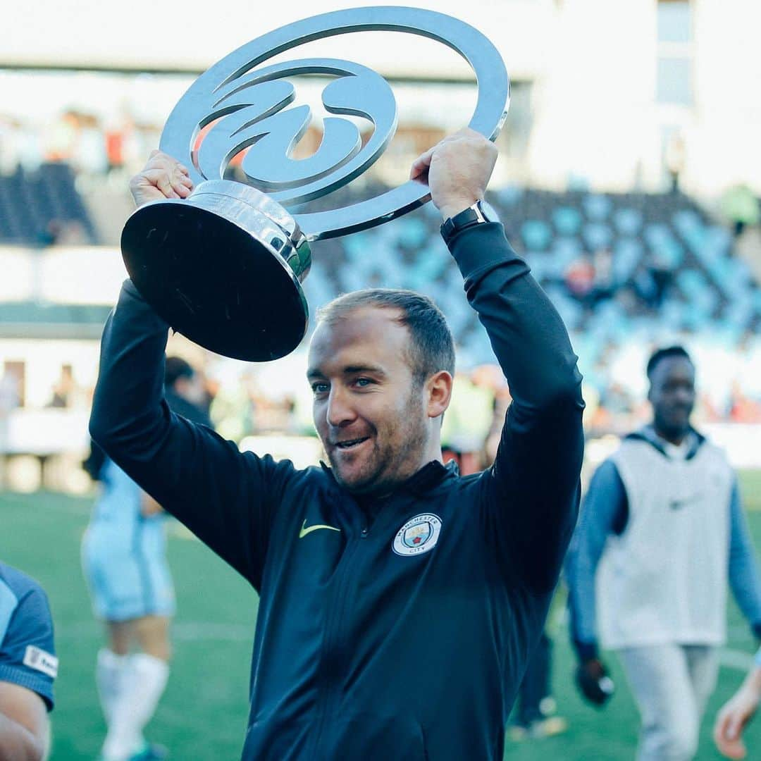 マンチェスター・シティFCさんのインスタグラム写真 - (マンチェスター・シティFCInstagram)「Wishing @nickcushing80 the best of luck in his new role at @nycfc 💙 ⠀ #ManCity」1月9日 23時35分 - mancity