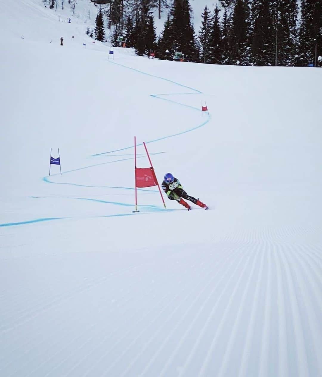 ミカエラ・シフリンさんのインスタグラム写真 - (ミカエラ・シフリンInstagram)「Cruising along...🤗 #weareskiing (📸 @gent_ile )」1月9日 23時38分 - mikaelashiffrin