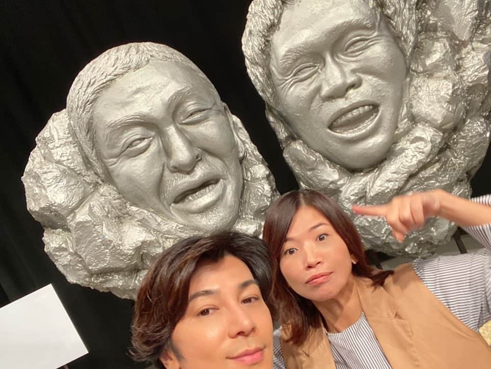 武田真治さんのインスタグラム写真 - (武田真治Instagram)「2020.1.9.#ダウンタウンDX をご覧頂いた皆様ありがとうございました📺 収録セットの裏には#ダウンタウン さんの彫刻がっ！ 凄い！自撮りしていると#浜田雅功 さんがフレームに入ってきてくれましたっ⤴︎(*⁰▿⁰*)⤴︎ありがとうございます😊 #大久保佳代子 さんともパチリ📸 なんか綺麗になった？？　#武田真治」1月9日 23時41分 - shinji.takeda