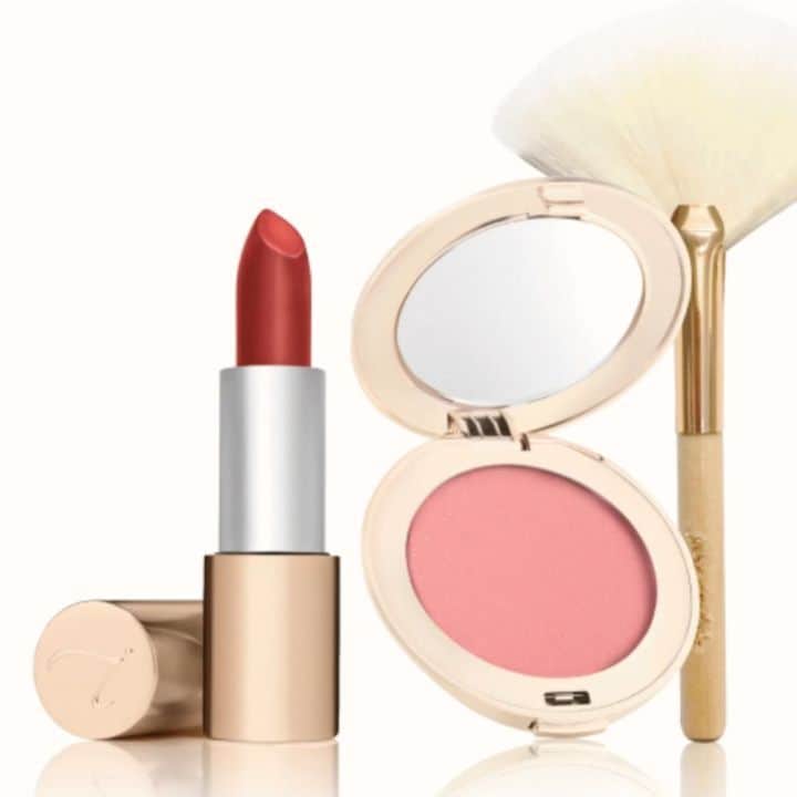 のインスタグラム：「ベースメイクから色物まで、バリエーション豊かな限定商品を販売中💄﻿ ﻿ 一般的な福袋と違って、ファンデーション等お好きな色味を選べるのも、ジェーン・アイルデールの限定セットの魅力です☝️」