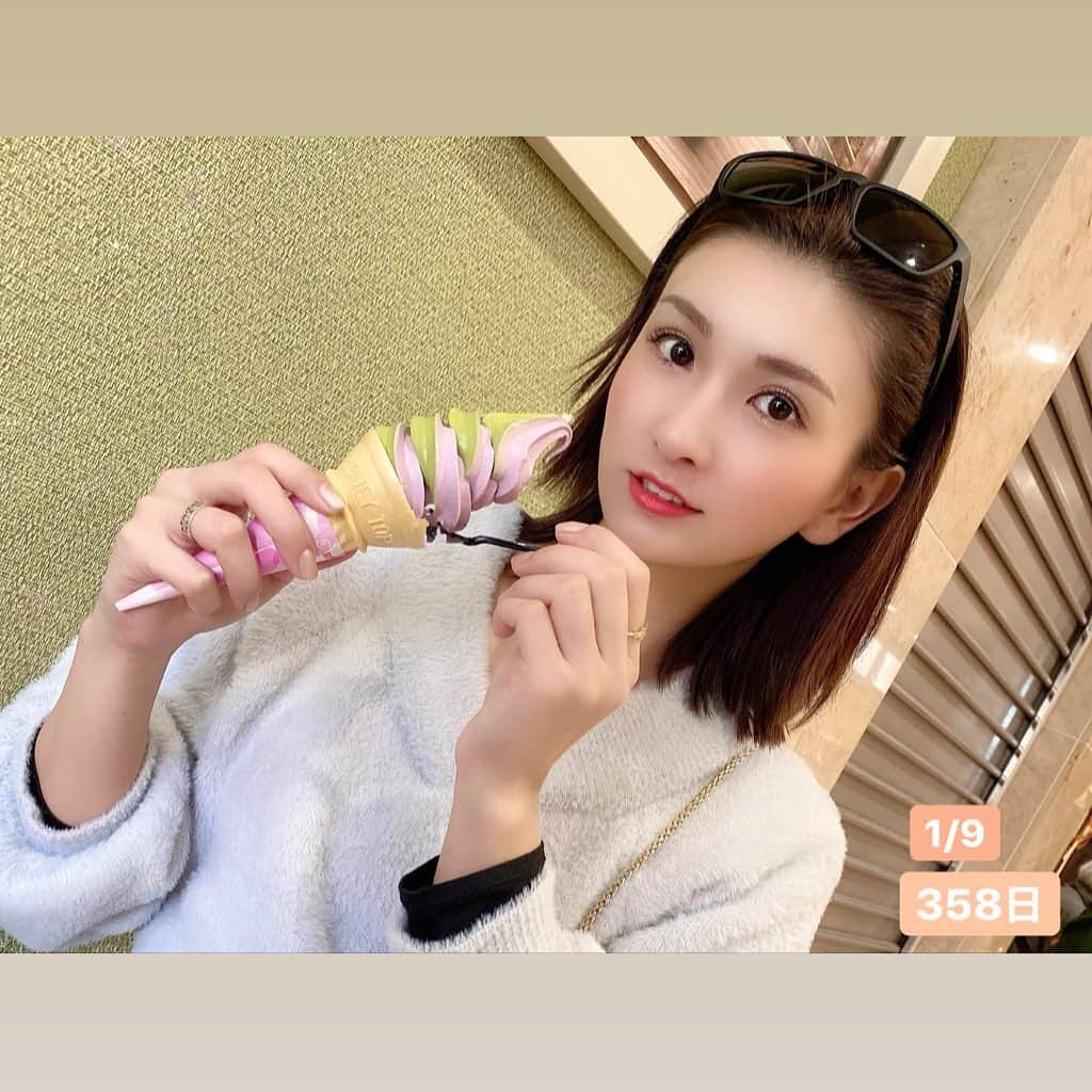 まあみさんのインスタグラム写真 - (まあみInstagram)「昨日は温泉の街#湯河原 へ行ってきました🙆‍♀️ 別荘は#温泉 が出るので好きな時間にリフレッシュ♨️🐒 お家だと１～３時間は入れるのですが、宿など、お家以外では長風呂出来ないのでゆっくり浸かれて幸せタイム😘🛀 . 帰りは旅撮で鎌倉にある#小町通り をプラプラ💜日中はあたたかかったのでソフトクリームを食べました‪🍦‬#抹茶 と#紅芋 のミックス😋💓濃い抹茶が好っきゃねん🤤💚 今度、湯河原に行ったら買った方が良いめっちゃ美味しいお土産を紹介するね～😘❣️ . . #アプリすごい#😂#旅スタグラム#旅スタグラマー#旅撮#♨️ #20200109#358日#風邪の日#毎日投稿 #カウントダウン#countdown#嵐#嵐にありがとうを届けていく#lovesosweet✏️#🐭🌸🌺🎃⛄️ . . #そこからいつも見えるようにこの手を空に向け広がる君との思い出」1月9日 23時56分 - maami_1125