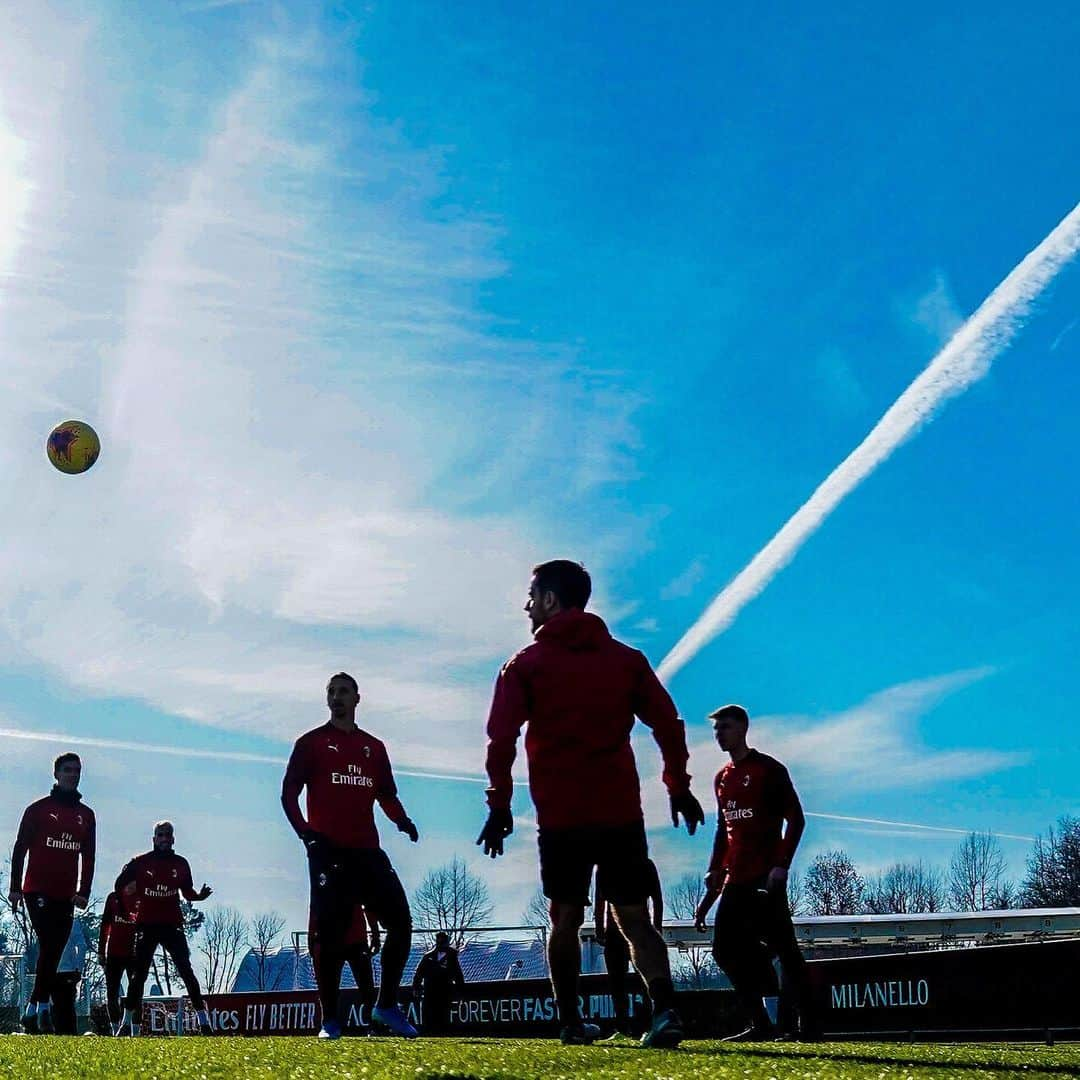 ACミランさんのインスタグラム写真 - (ACミランInstagram)「#CagliariMilan: 🛫-3⃣ #SempreMilan」1月9日 23時59分 - acmilan