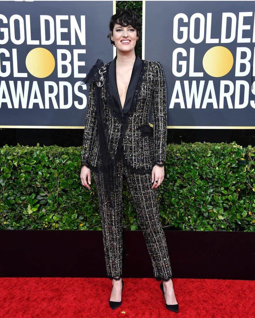 カーラ・デルヴィーニュのインスタグラム：「I just can’t with this woman... actually I can and I WILL! 😍😭😍😭#PHOEBEWALLERBRIDGE #youknowwhoitis #BOSSSSSSS 😘」