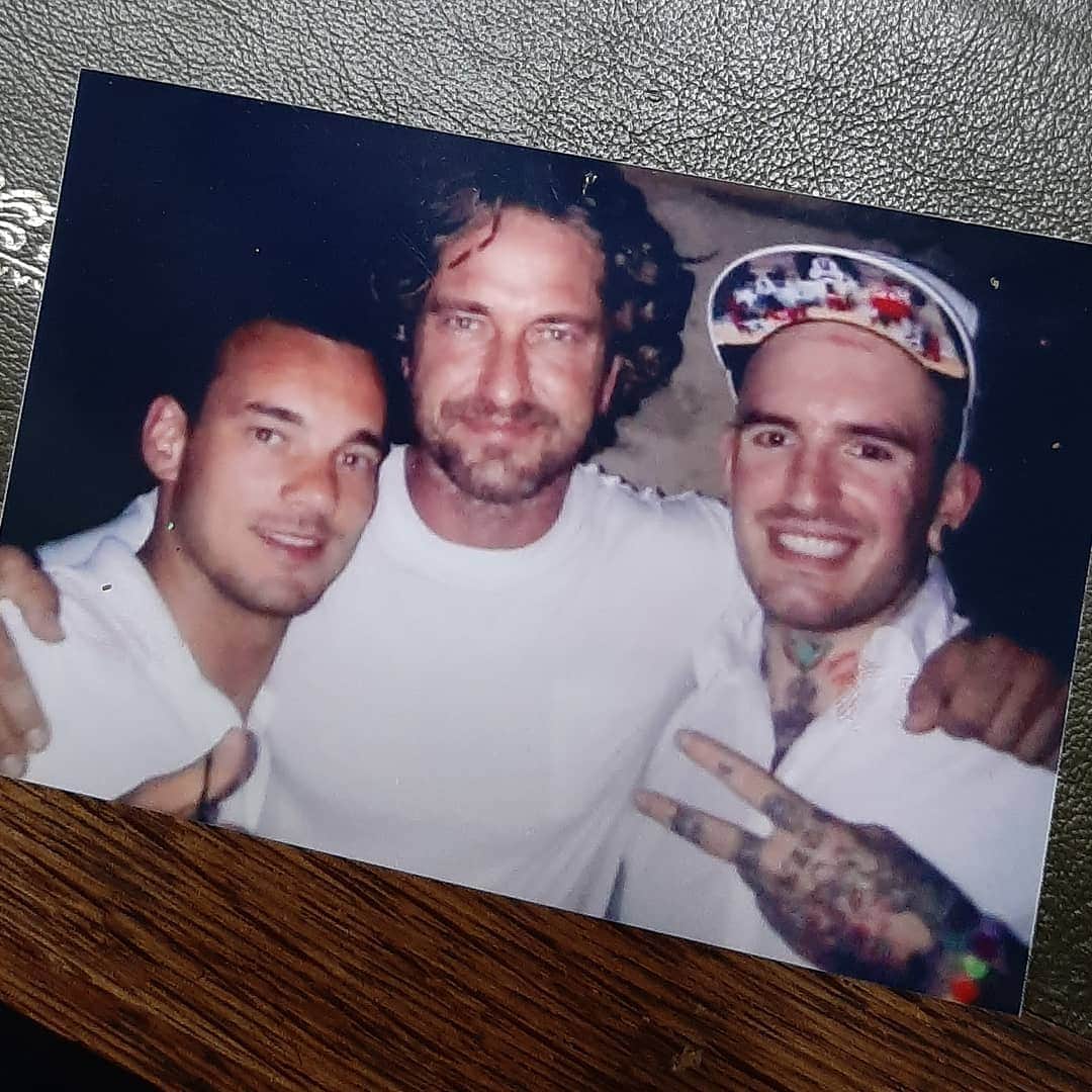 ベン・ソーンダースさんのインスタグラム写真 - (ベン・ソーンダースInstagram)「Tbt with these kings @sneijder10official and @gerardbutler partying in LA #Spartanssssssss」1月10日 0時20分 - bensaundersmusic