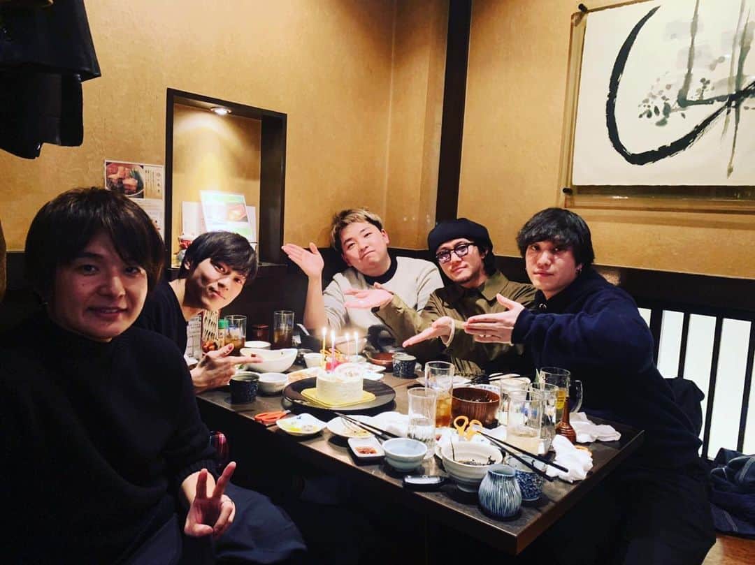 西野太盛さんのインスタグラム写真 - (西野太盛Instagram)「日付変わって1月10日、110番の日って西野はよんでます！そう誕生日！ とうとう28歳になりました！ 家族に感謝！ 友達関わってくれてる皆さん、応援して支えてくれてる皆さん。ほんまに感謝。 いい人達に囲まれて幸せな時間を過ごせていると改めて思います！  自分も周りの人達のような素敵な人間になる。  楽しい28歳の始まりになりますように。。。 皆様いつもありがとうございます。」1月10日 0時20分 - taisesese