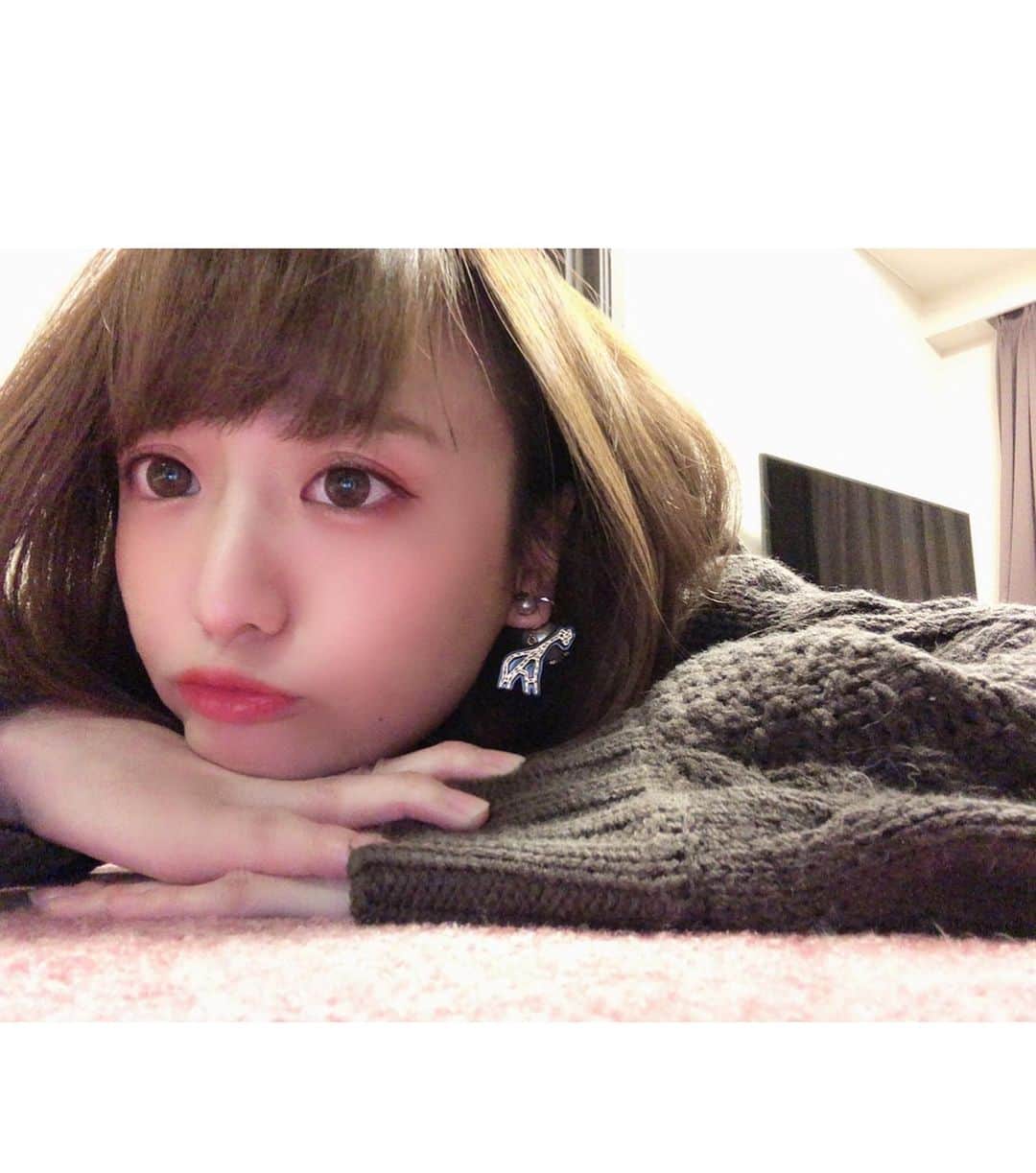 東なつ紀のインスタグラム：「もっと切るか、 伸ばしてポニーテールできるまで伸ばすか、迷。 ショートで可愛い子みると真似したくなるし ポニテしてる可愛い子をみると 真似したくなる🥺 #盛れた」