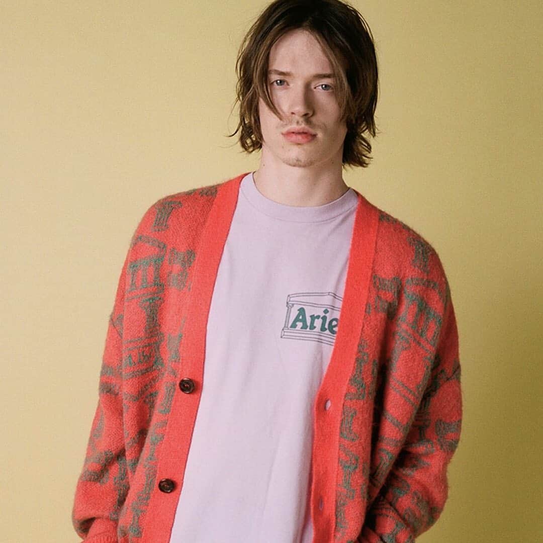 HYPEBEASTさんのインスタグラム写真 - (HYPEBEASTInstagram)「@hypebeaststyle: London’s @ariesarise has unveiled its full Spring/Summer 2020 collection, taking inspiration from ’80s punk, Italian youth culture and figures such as Paul Simonon and Mick Jones from The Clash. Alongside the collection’s 1980s references, other pieces nod towards the ’90s, with baggy and shrunken knits cut and sewn back together and baggy skate-inspired denim. We expect the first pieces to hit the Aries web store on January 14, head to the link in bio to take a closer look at the collection.⁠⠀ Photo: Aries」1月10日 0時31分 - hypebeast