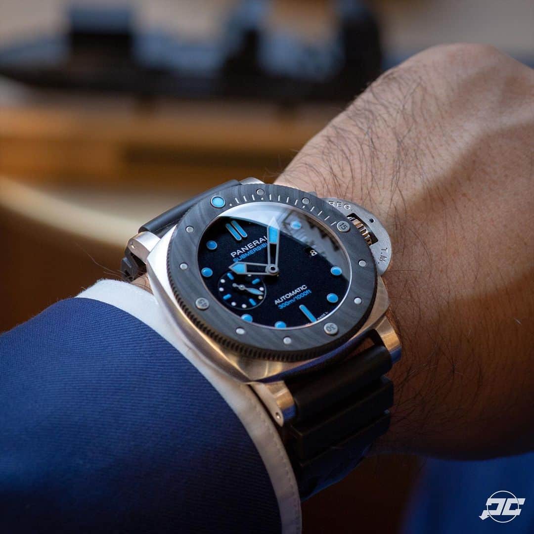 パネライのインスタグラム：「Sometimes the marriage works perfectly. Here’s a perfect example with the #Panerai #PAM799 47mm Submersible featuring a BMG-TECH case AND carbotech bezel. What do you think? #paneraicentral」