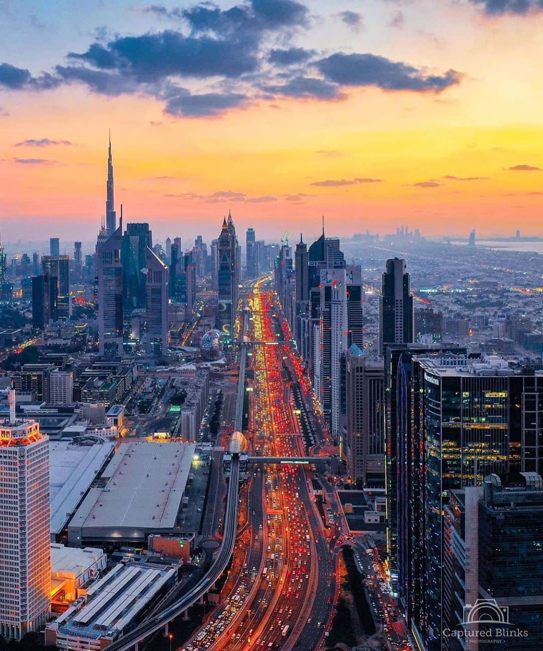 ドバイのインスタグラム：「#Dubai Sunset 📷:@capturedblinks」