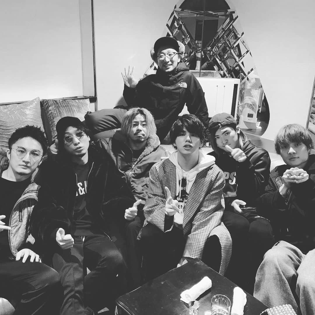 Hiroさんのインスタグラム写真 - (HiroInstagram)「久しぶりに7人揃ったな。 メンバー新年会！  #新年会 #2020 #子年 #myfirststory #Nori #Sho #Nob #Masack #Hiro #Teru #Kidz #新年会で無礼講って言われたのに本当に無礼講だった事一度もない #信用しちゃいけない言葉一覧 #今日は無礼講だから #お年玉預かっとくね #明日から本気だすわ #マラソン一緒に走ろうな #まじ全然勉強してないわー #絶対誰にも言わないから #ココは俺に任せて先に行け #先っちょだけだから #こいよ」1月10日 1時16分 - hiro_mfs_official