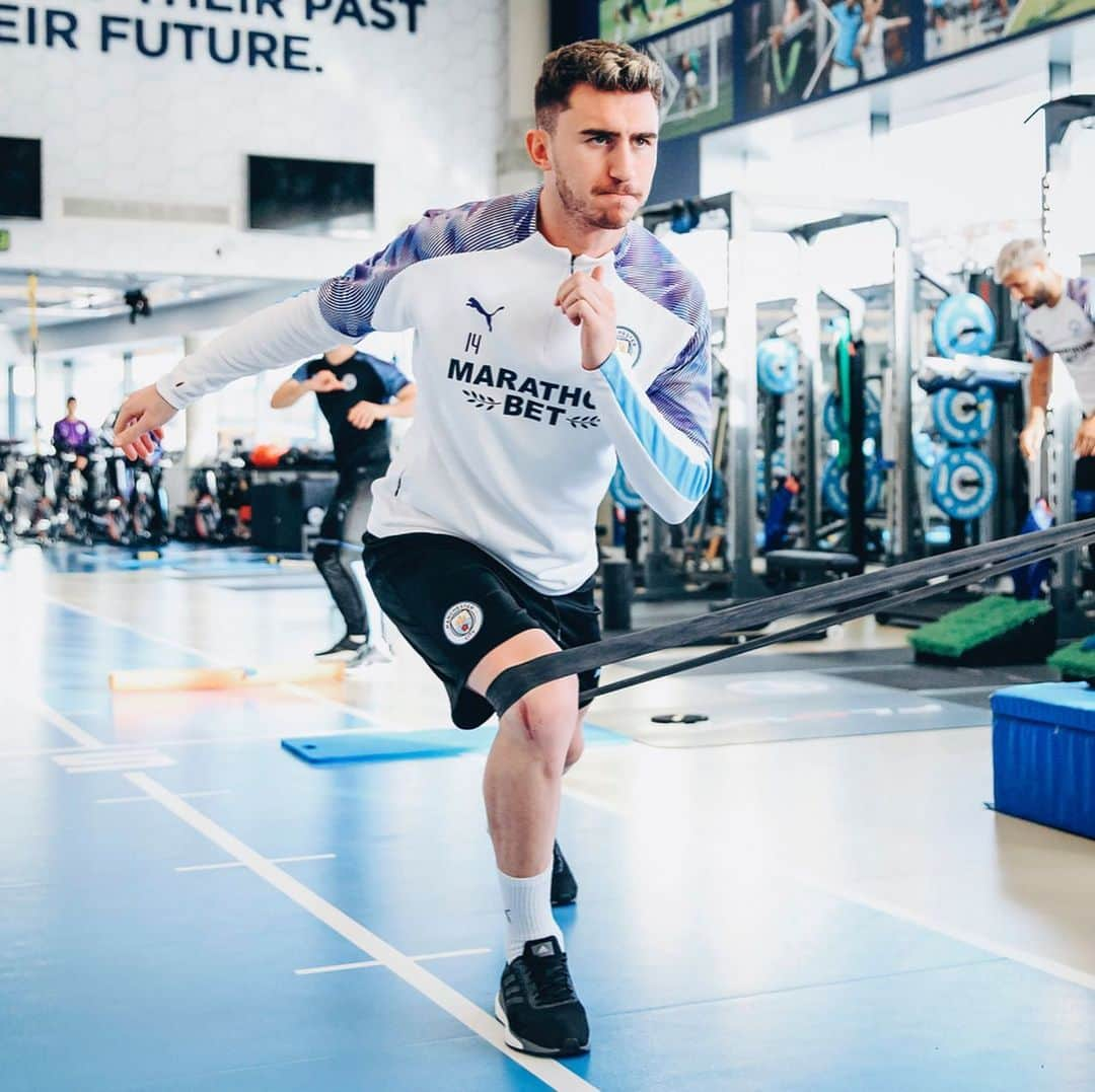 マンチェスター・シティFCさんのインスタグラム写真 - (マンチェスター・シティFCInstagram)「I do this ting for fitness 🏋️‍♂️ ⠀ #ManCity」1月10日 1時33分 - mancity