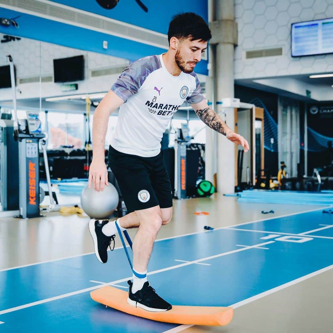 マンチェスター・シティFCさんのインスタグラム写真 - (マンチェスター・シティFCInstagram)「I do this ting for fitness 🏋️‍♂️ ⠀ #ManCity」1月10日 1時33分 - mancity