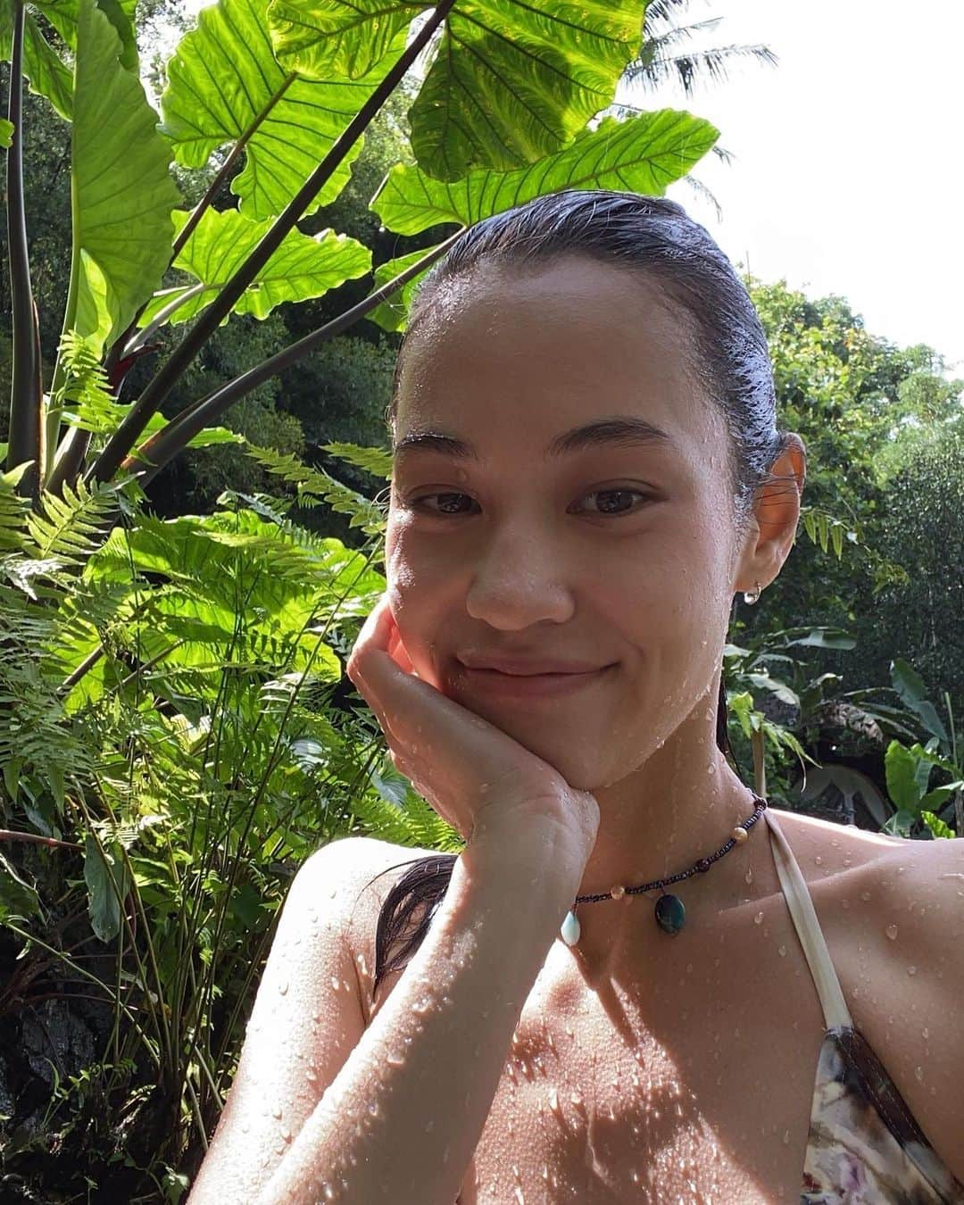 水原希子 さんのインスタグラム写真 - (水原希子 Instagram)「My favorite pool in the whole world 🥰🌿🧚🏼🦋🎋💦 最も理想的な自然界との共生。 このプールを心から愛してる🥺💞もはや川！」1月10日 1時34分 - i_am_kiko