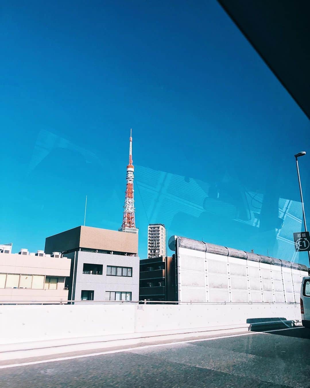 谷まりあさんのインスタグラム写真 - (谷まりあInstagram)「昨日も今日も東京タワーと追いかけっこ　みると絶対撮ってしまう不思議なタワー☺️🥺🥺 今日と頑張りましょう☺️❤️」1月10日 12時50分 - mariaaaa728