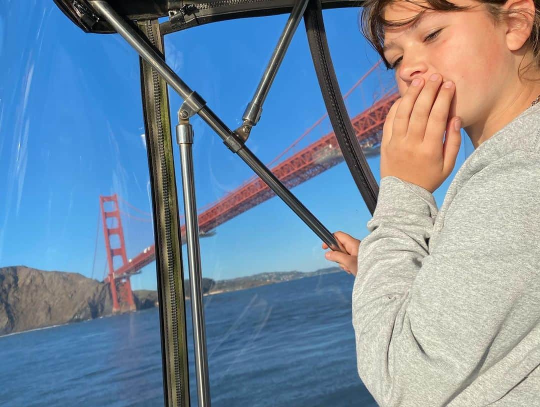 ジョディ・スウィーティンさんのインスタグラム写真 - (ジョディ・スウィーティンInstagram)「Enjoyed the last night of our vacation out on a boat with friends in the bay! We went out on our friend @jerrysfaeries boat to see both the Bay and Golden Gate Bridges and catch an absolutely breathtaking sunset! Absolutely perfect! With @brookcasey and @surfandsail too! #wereonaboat⛵️ #friendsarefamily #girlsvacation #sunsetcruise」1月10日 12時26分 - jodiesweetin