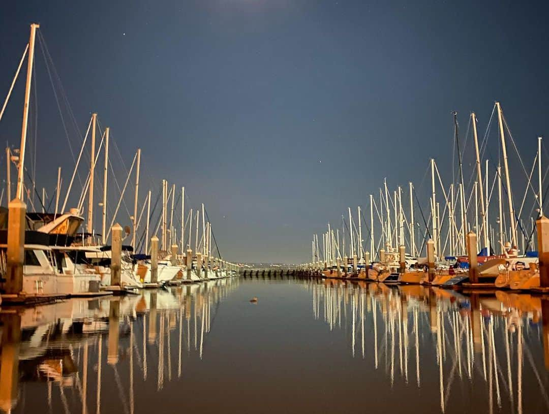 ジョディ・スウィーティンさんのインスタグラム写真 - (ジョディ・スウィーティンInstagram)「Enjoyed the last night of our vacation out on a boat with friends in the bay! We went out on our friend @jerrysfaeries boat to see both the Bay and Golden Gate Bridges and catch an absolutely breathtaking sunset! Absolutely perfect! With @brookcasey and @surfandsail too! #wereonaboat⛵️ #friendsarefamily #girlsvacation #sunsetcruise」1月10日 12時26分 - jodiesweetin