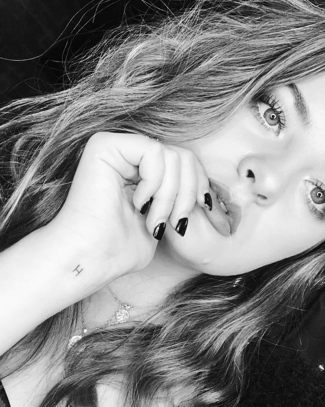 Brooke Marie Hylandのインスタグラム：「An 𝐇 to symbolize us, Hyland sisters, forever & always 👯‍♀️ 💉: @TATTOO_LA_PIERCINGS」