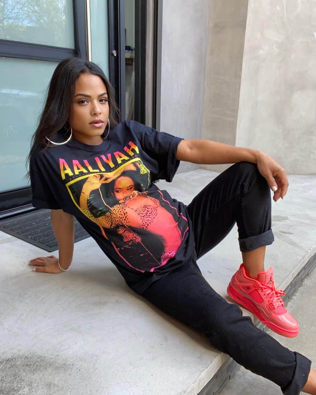 クリスティーナ・ミリアンさんのインスタグラム写真 - (クリスティーナ・ミリアンInstagram)「Paying homage to a Queen 👑 #aaliyahforever ~ @fashionnova ad #babygirl」1月10日 3時50分 - christinamilian