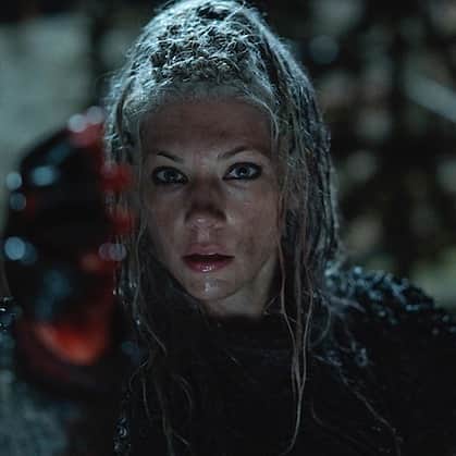 キャサリン・ウィニックのインスタグラム：「What did you think about last night’s Viking’s episode?」