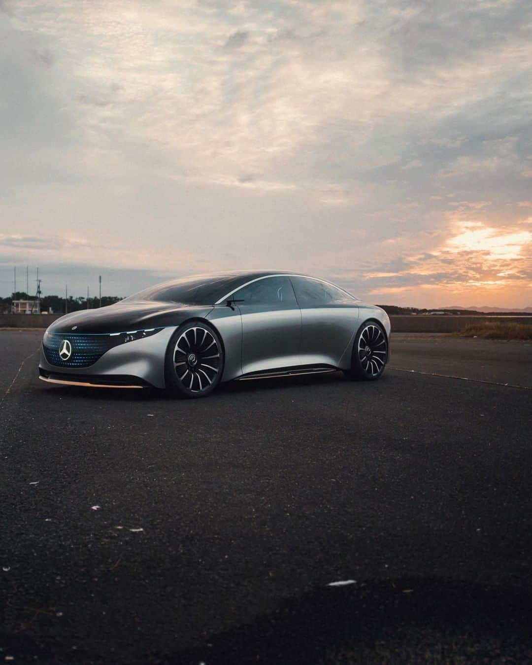 メルセデス・ベンツさんのインスタグラム写真 - (メルセデス・ベンツInstagram)「We shall call this: "the dawn of the electric era". #MercedesBenz #EQS #switchtoEQ #EnjoyElectric #mbcar #hotandcool #mbdesign」1月10日 4時00分 - mercedesbenz