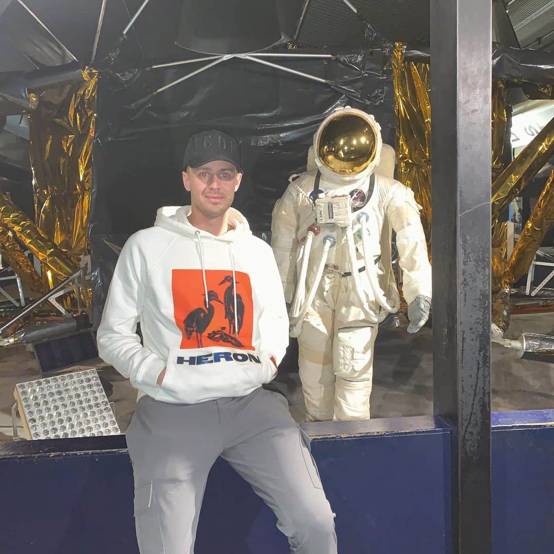 ハリー・コーニックのインスタグラム：「Day out 🚀👽🔭」