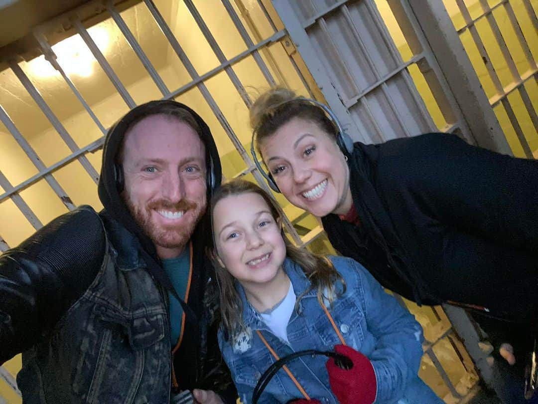 ジョディ・スウィーティンさんのインスタグラム写真 - (ジョディ・スウィーティンInstagram)「Yesterday’s adventures were an evening trip to Alcatraz! (Zoie was with us, but was off exploring when it came picture time!) The views off the island yesterday were incredible and we had the best park ranger tour guide that told us ALL about the place! All the times I’ve come to San Francisco, this was the first time going out there. It was well worth it! #californiaadventure #girltrip #makingmemories❤️ #historynerd #alcatraz」1月10日 4時30分 - jodiesweetin