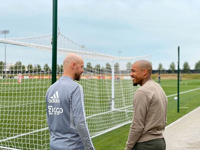 ナイジェル・デ・ヨングさんのインスタグラム写真 - (ナイジェル・デ・ヨングInstagram)「All smiles today at @afcajax training session. Good seeing my team back in Doha preparing for the second part of the season, Succes mannen! #Amsterdam #Mokumpride #FootballTalk」1月10日 4時32分 - nigeldejong