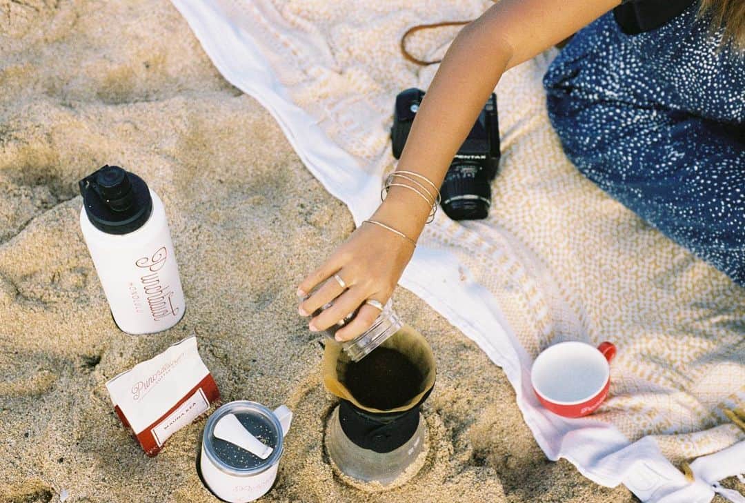 Punchbowl Coffeeのインスタグラム：「Best way to drink coffee is at the beach with good friends☕️ All you need is a fire, pot, water, coffee beans, grinder, filter, dripper and a mug. #brewcoffeeanywhere」